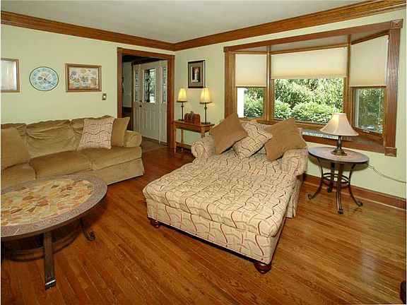 3rd image of 209 Sheryl Ln