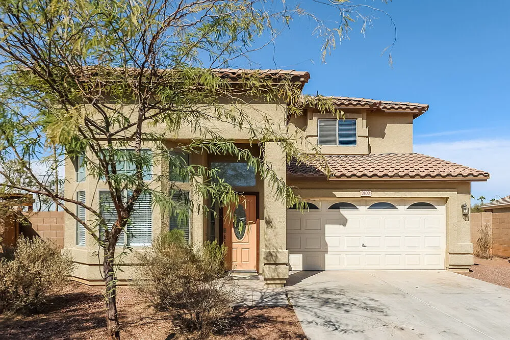 4 bed, 2.5 bath, 2376 sqft, $2,560 — Photo 1