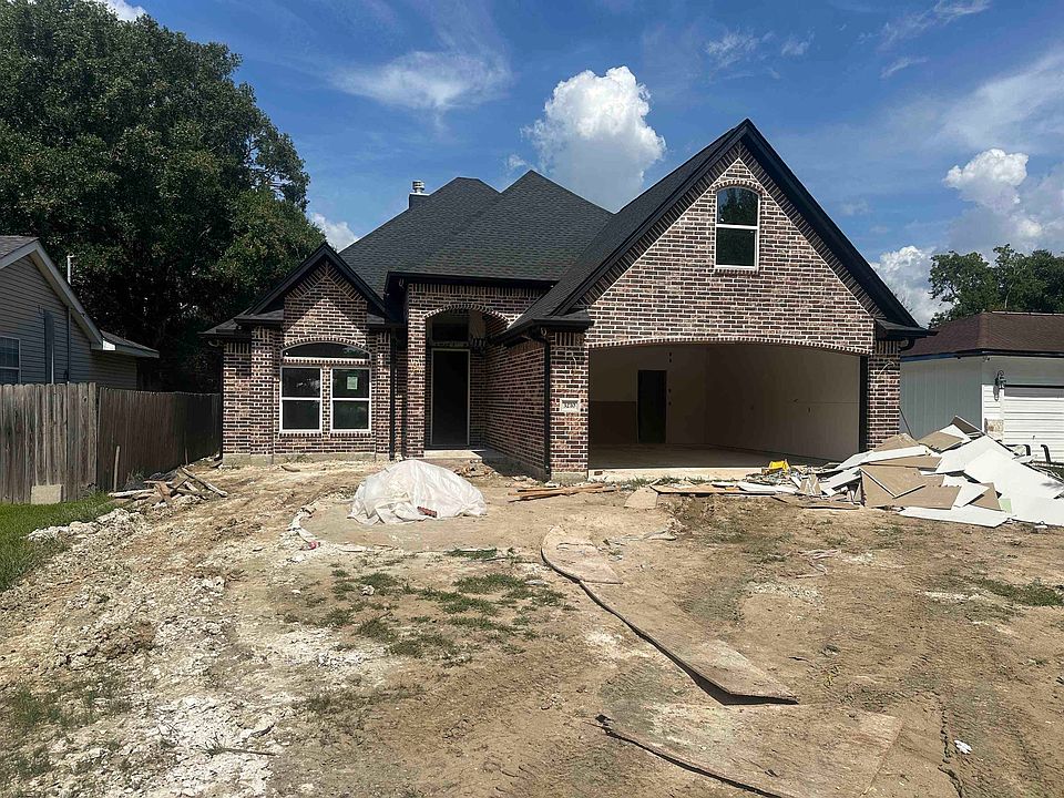 1st image of 3210 Maple Ave