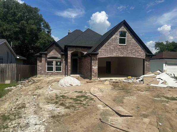 3210 Maple Ave, Groves, TX 77619