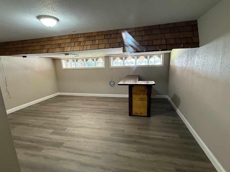 2nd image of 10290 Western Oaks Rd