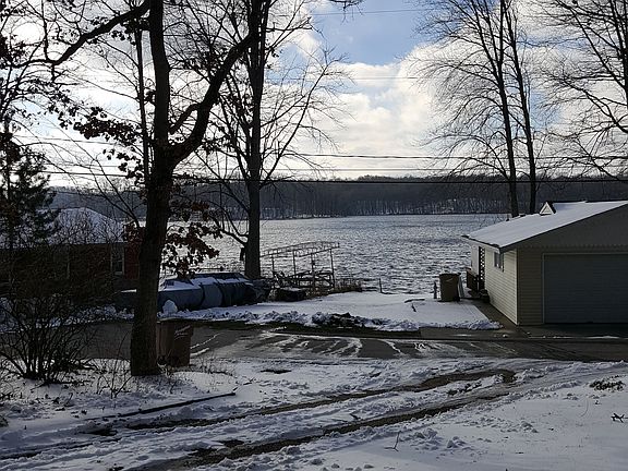 3rd image of 7336 Pine Bay Dr NE