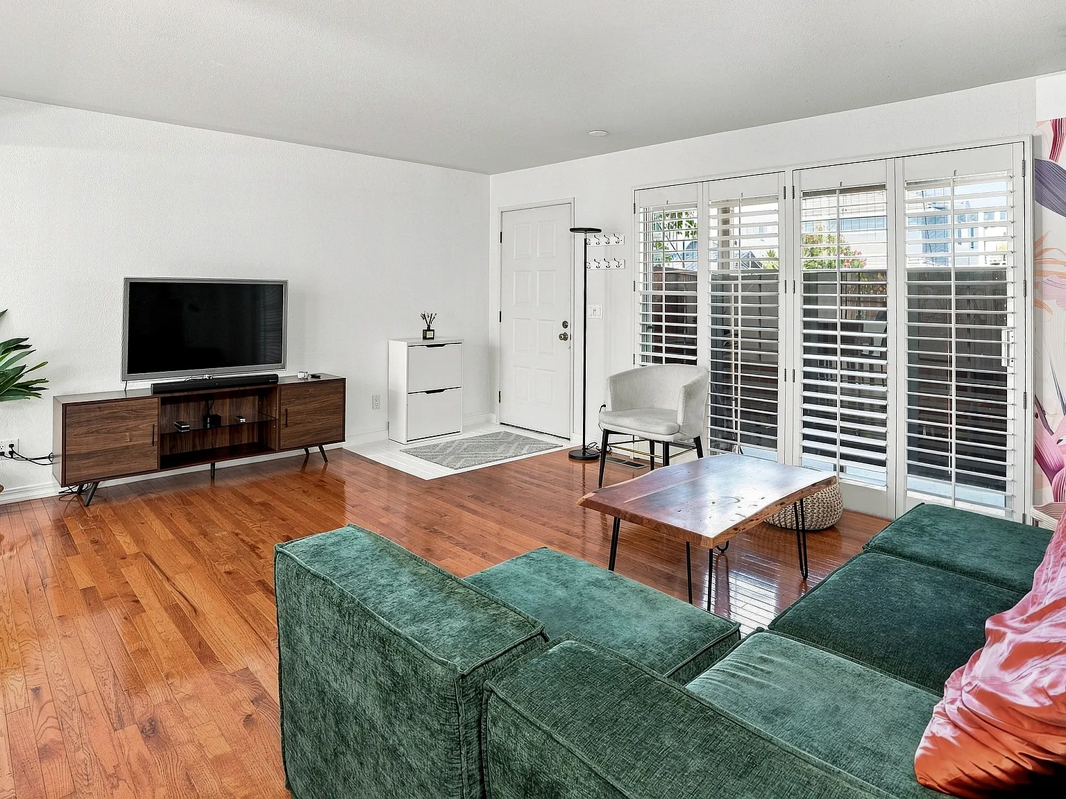 2 bed, 925 sqft, $3,800 — Photo 4