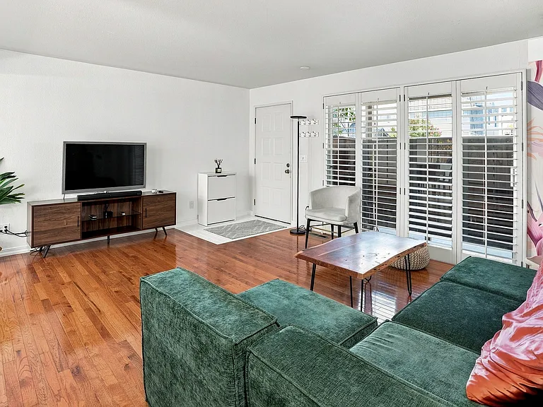 1408 W Latimer Ave #1 — Photo 4