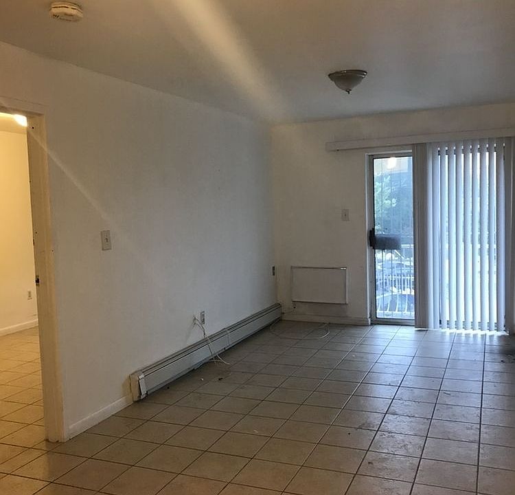 2nd image of 917 27th Ave APT 2F
