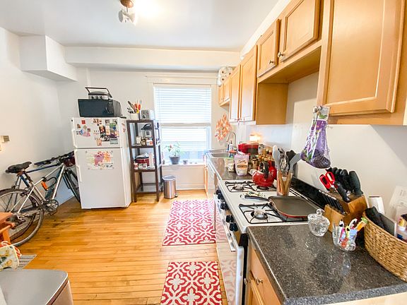 4th image of 1505 N Hoyne Ave #1E