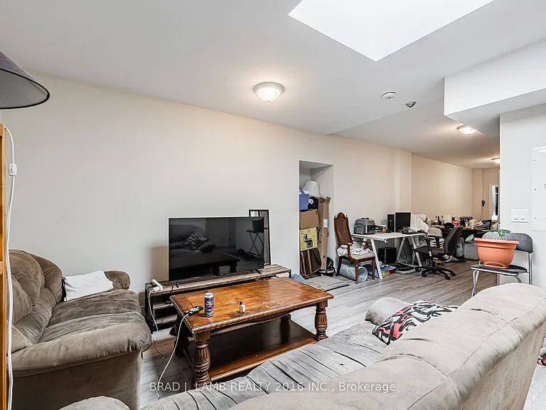 2904 A Danforth Ave #3 — Photo 4