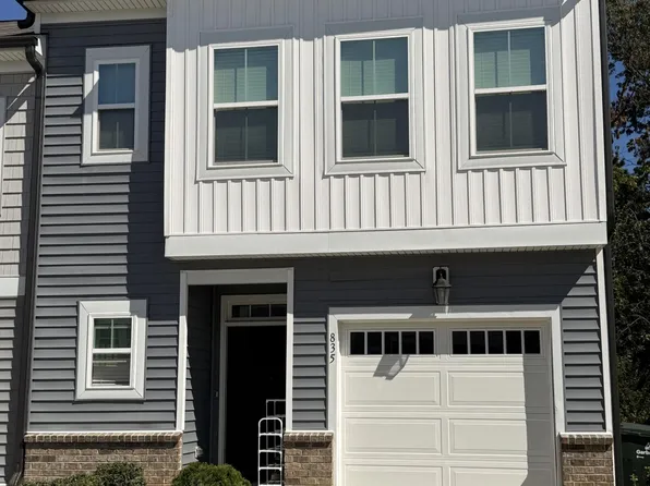 835 Oak Center Dr, Raleigh, NC 27610