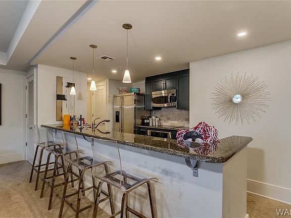 3rd image of 1018 Hackberry Ln Unit 204