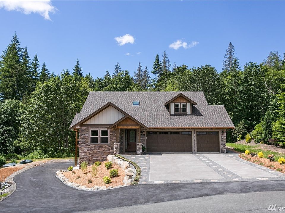 Custom built home on an acre lot in Silver Beach