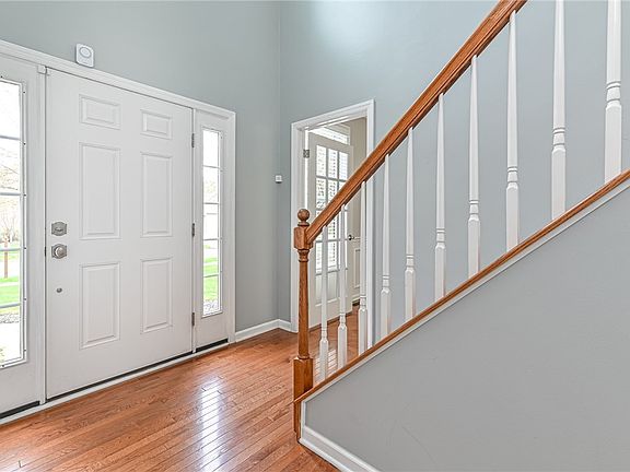 2nd image of 118 Southridge Dr