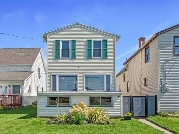 1140 Edgemere Dr, Rochester, NY 14612