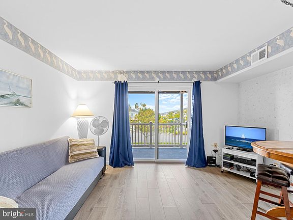 3rd image of 12300 Jamaica Ave Unit 205