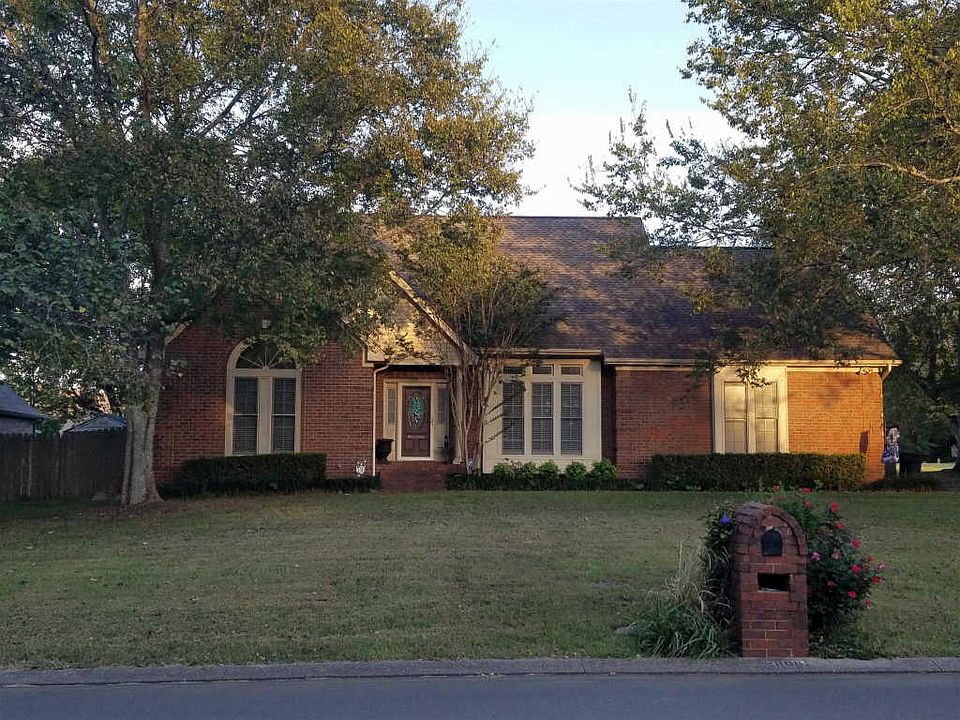 1st image of 2806 Regenwood Dr