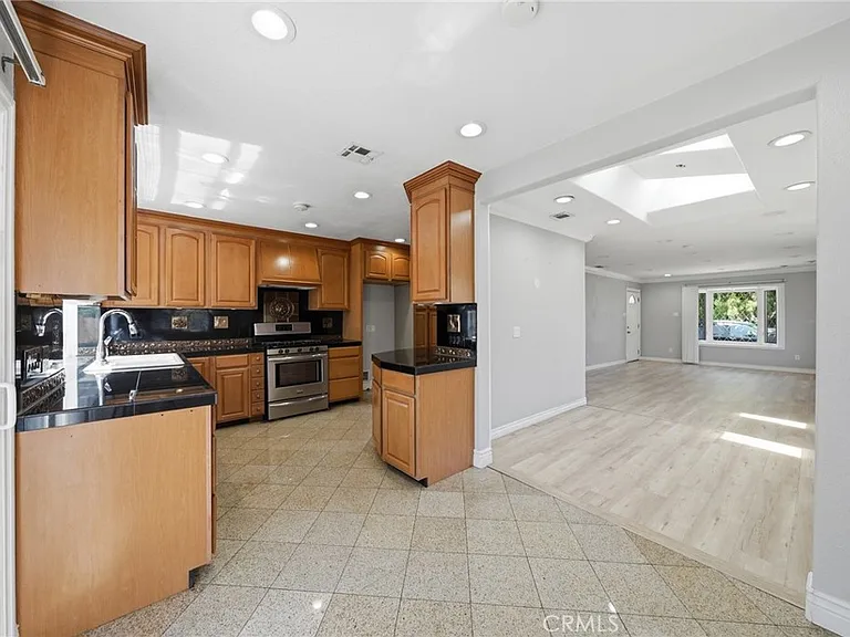 6052 Marshall Ave — Photo 7