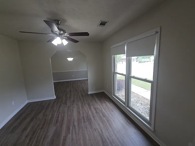 5727 Lexington Dr — Photo 8