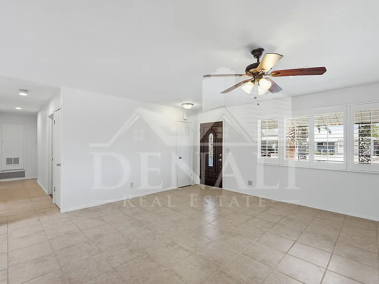 10747 W Hope Dr — Photo 5