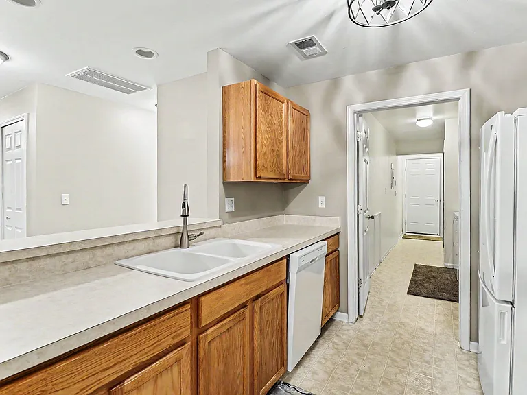 16531 Covington Dr — Photo 9