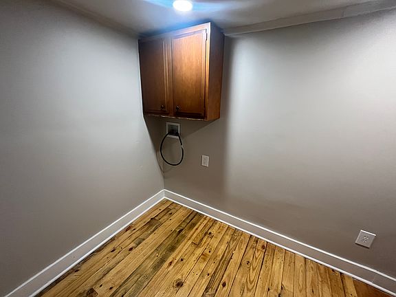 3rd image of 306 Balsam St Floor 2