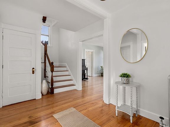4th image of 30 Firglade Ave