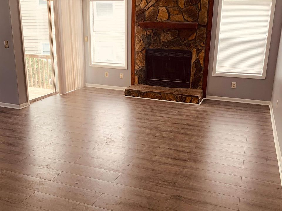 1st image of 1000 Wood Creek Dr APT 4