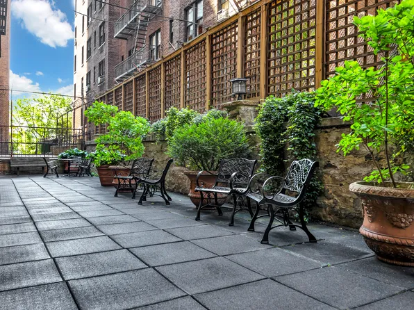 424 East 52nd Street 2D image 11 of 12