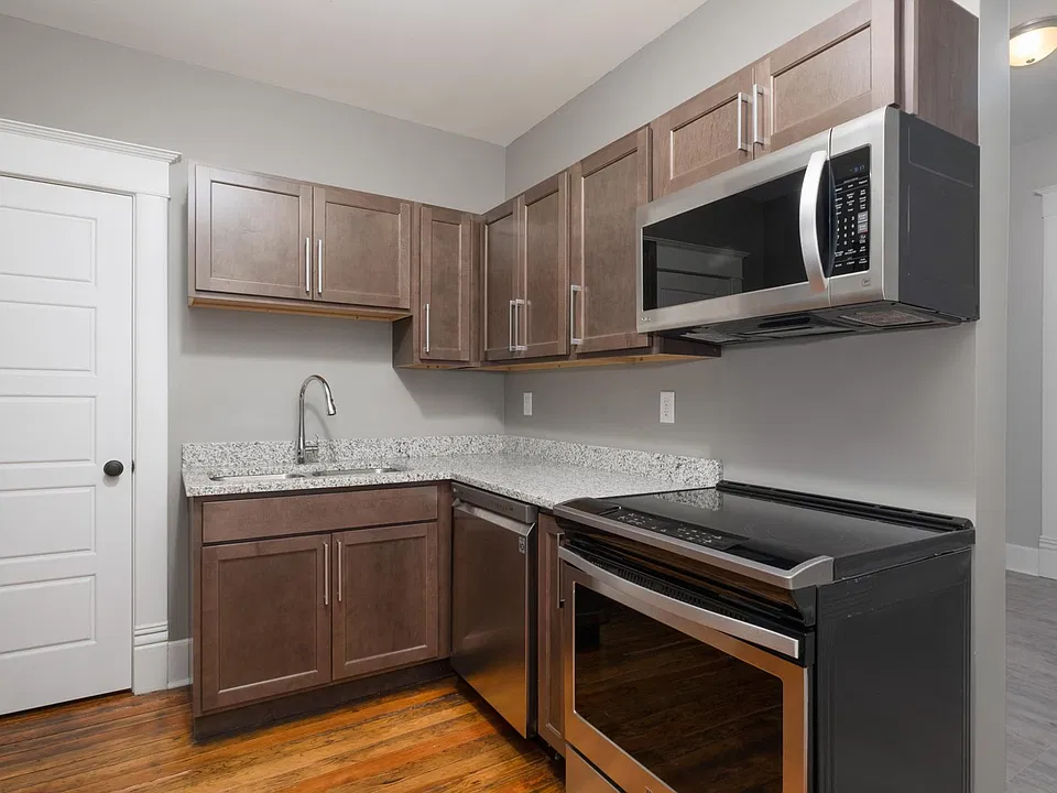 136 Brady St #201