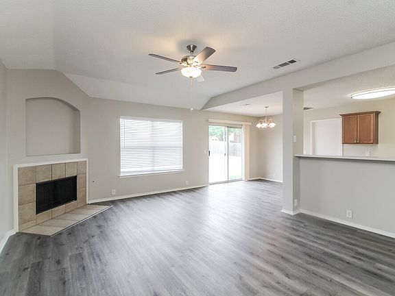 4th image of 823 Sage Meadow Dr