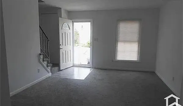 3 bed, $2,900 — Photo 2
