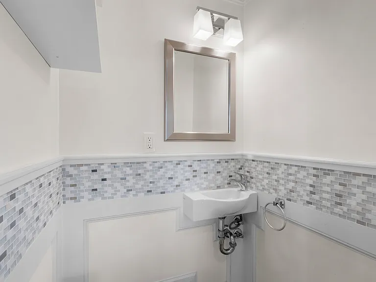 26 Vanderburgh Ave — Photo 18