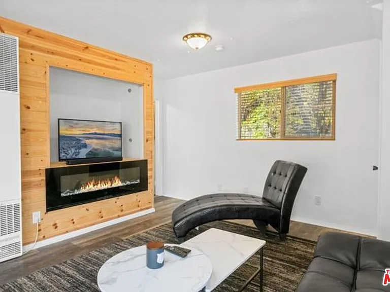 993 Cameron Dr — Photo 17