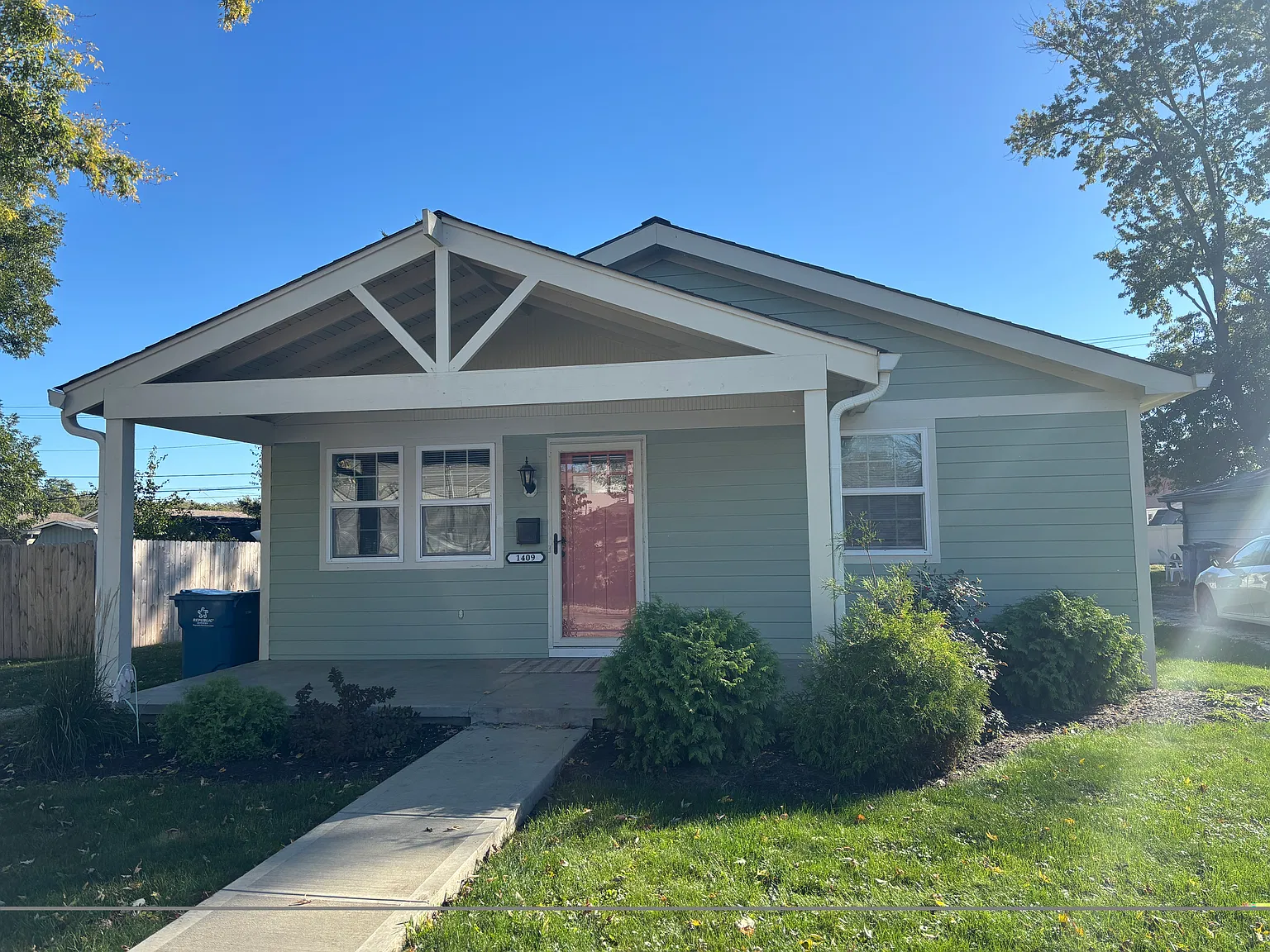 2 bed, 1000 sqft, $1,500 — Photo 1