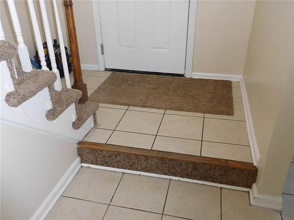3rd image of 1419 Grassmere Ct