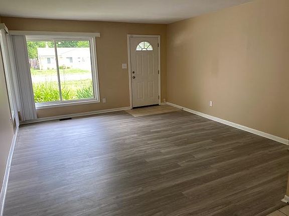 4th image of 28103 Everett St