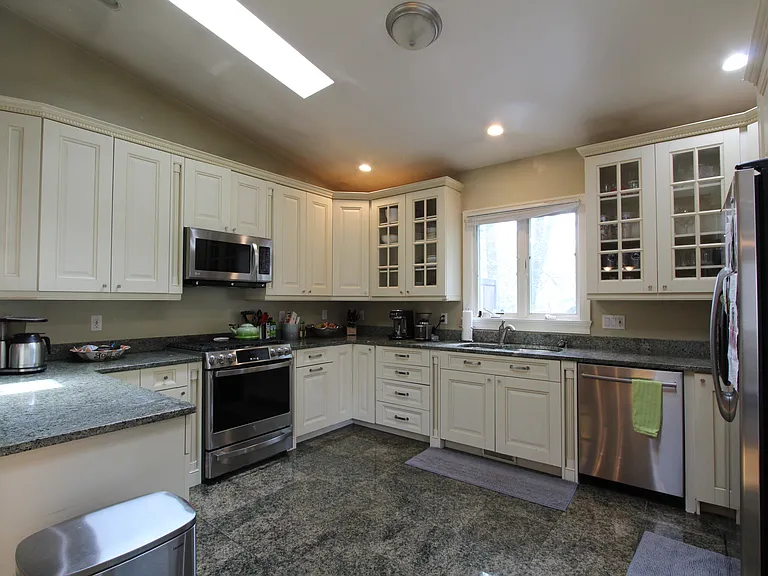 31 Florence St #31 — Photo 9