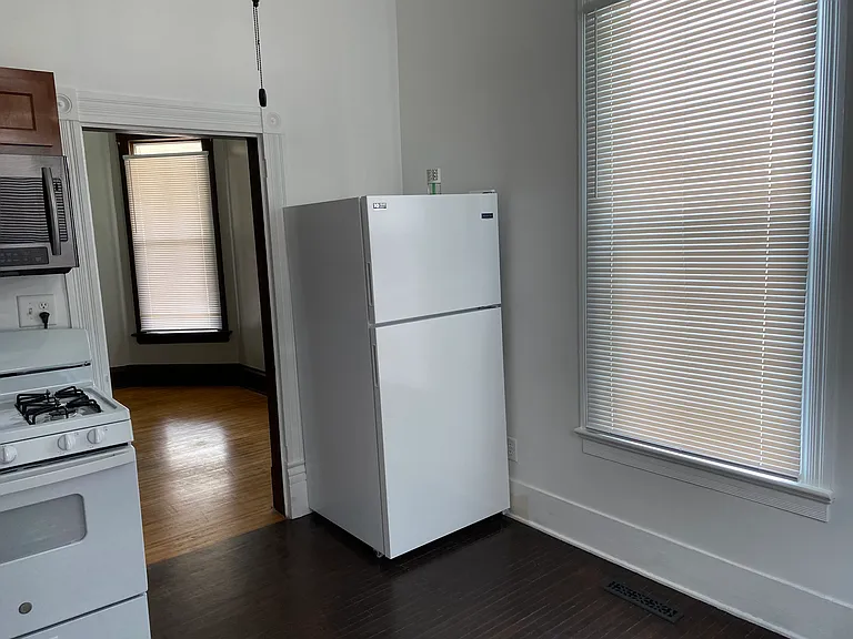 603 E Mulberry St — Photo 3