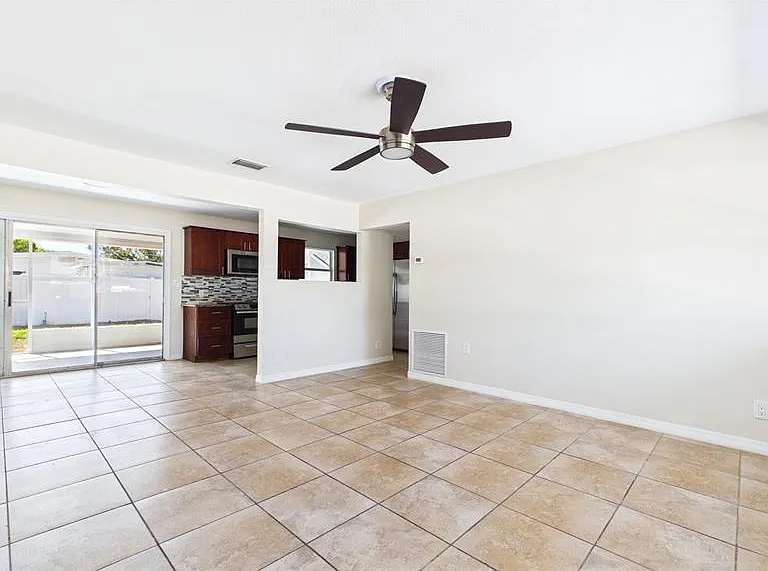 4418 W Fairview Hts — Photo 4