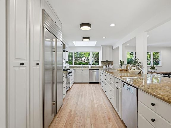 4th image of 2066 Byron St