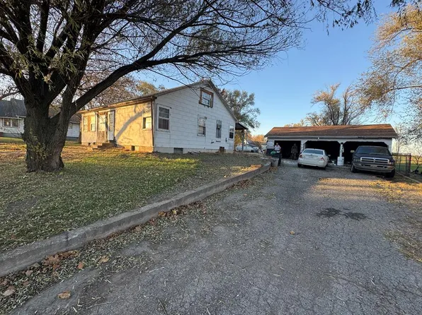 411 E 2nd St, Bucklin, MO 64631