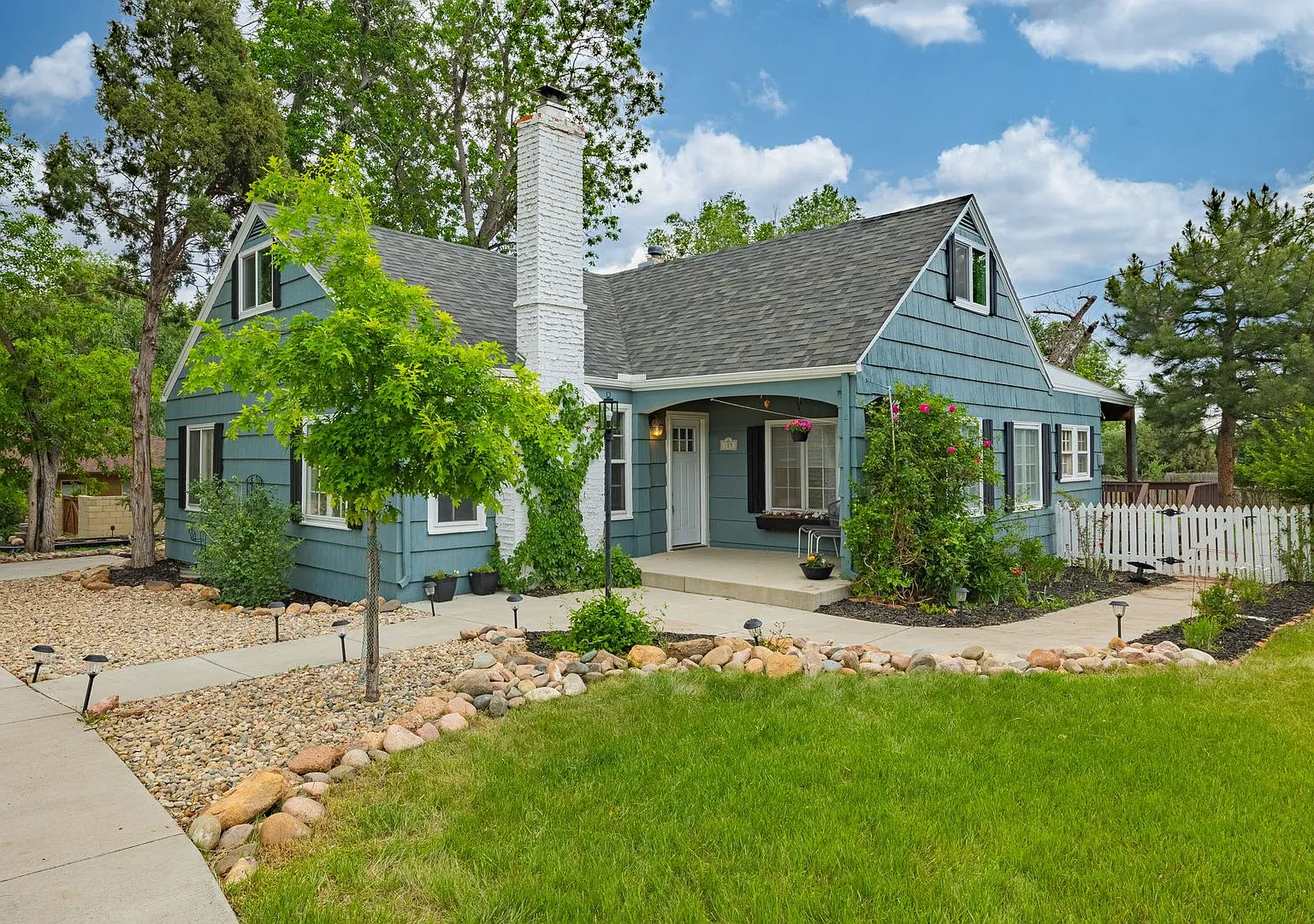 Beautifully Updated 5-Bedroom Rental Near The Broadmoor!! — Photo 1