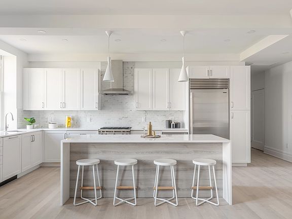 5th image of 344 W 72nd St APT 10C
