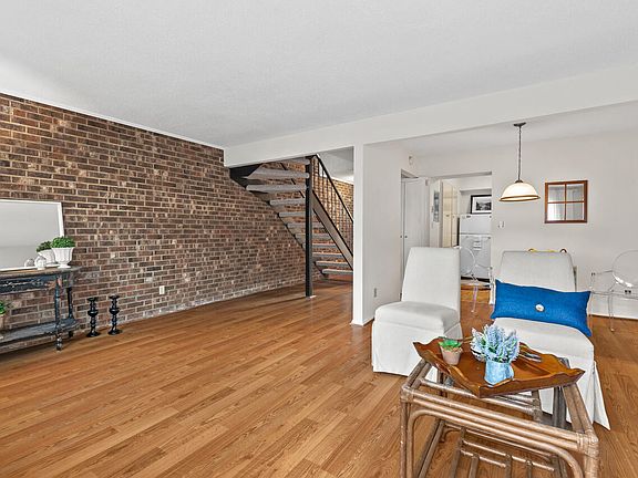 5th image of 220 Elizabeth St APT D5