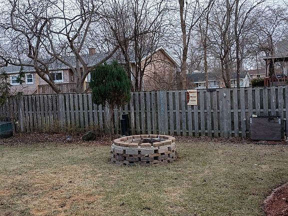 3rd image of 714 N Whitcomb Dr