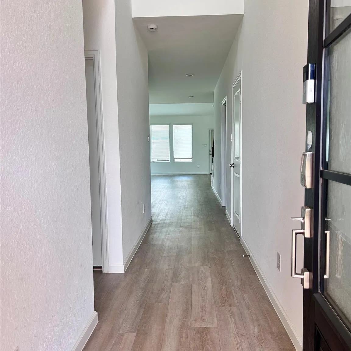 4 bed, 3.0 bath, 2426 sqft, $2,700 — Photo 4