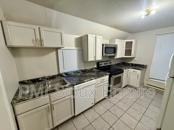609 S Spring Ave #2, Sioux Falls, SD 57104