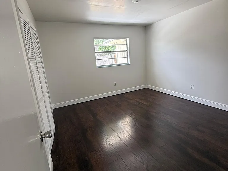 800 Kanner Dr — Photo 4