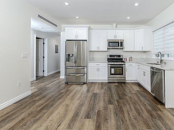 3rd image of 1114 Park Ave #A