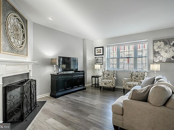 5th image of 36 Linda Ln