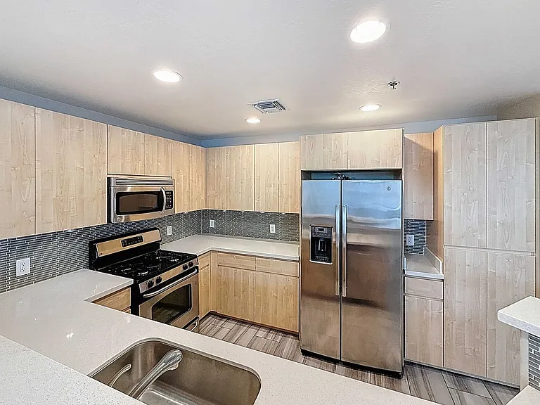 16 W Encanto Blvd #2 — Photo 9