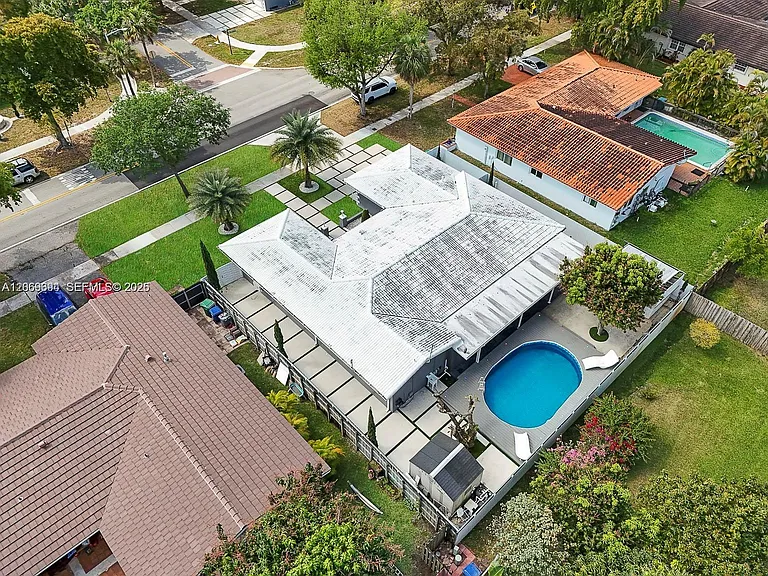 6951 Miami Lakeway S — Photo 4